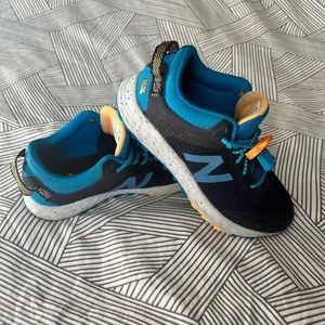 Youth New Balance shoes size 12.5 EUC with Lock Laces